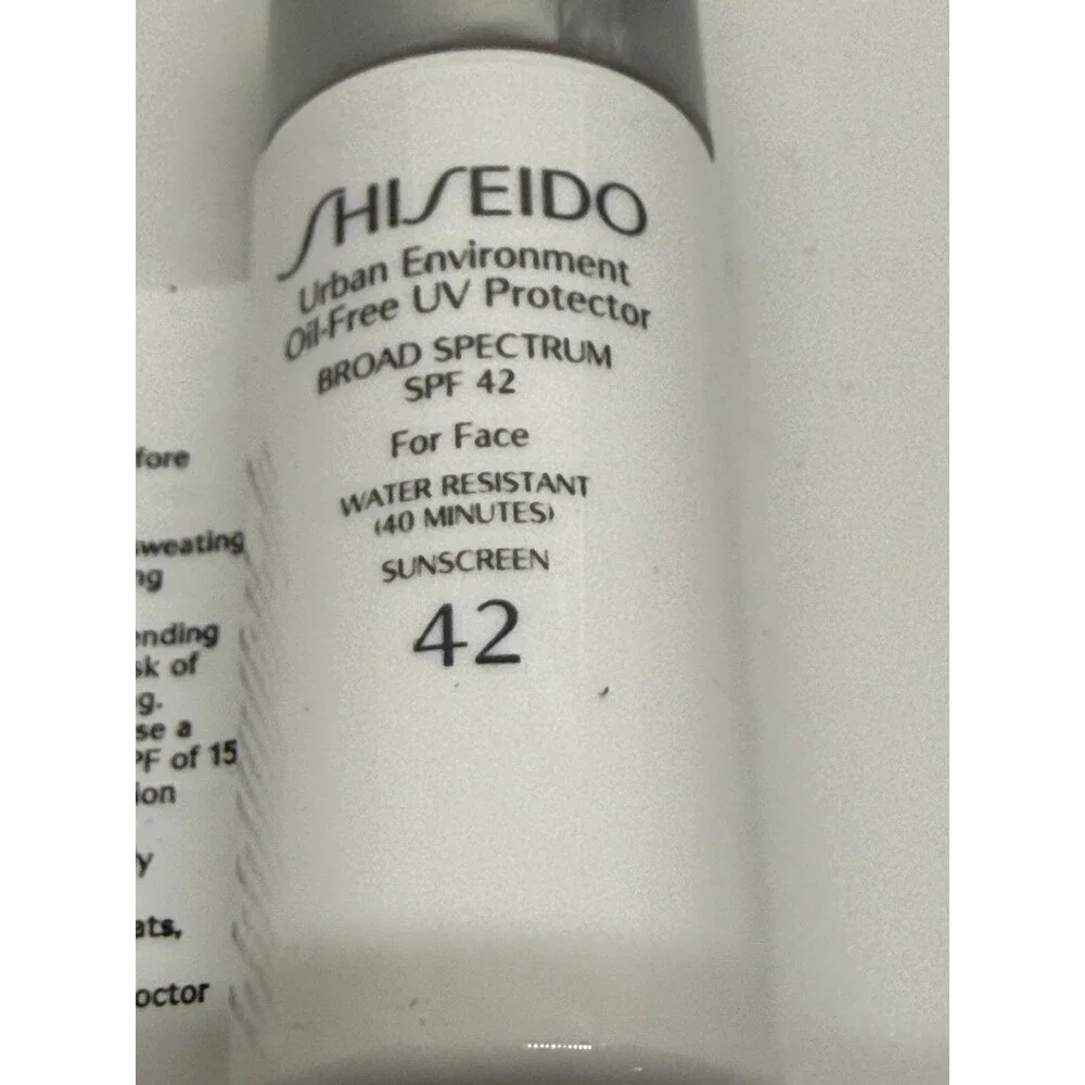 Shiseido Essential Urban Environment 50mL SPF42, Clarifying Cleansing 7mL 2Pc